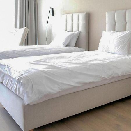 1 Bedroom Awesome Apartment In Binowo Luaran gambar